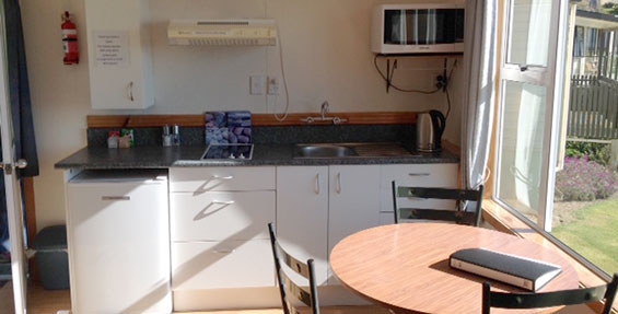 2-Bedroom Tourist Flat kitchen